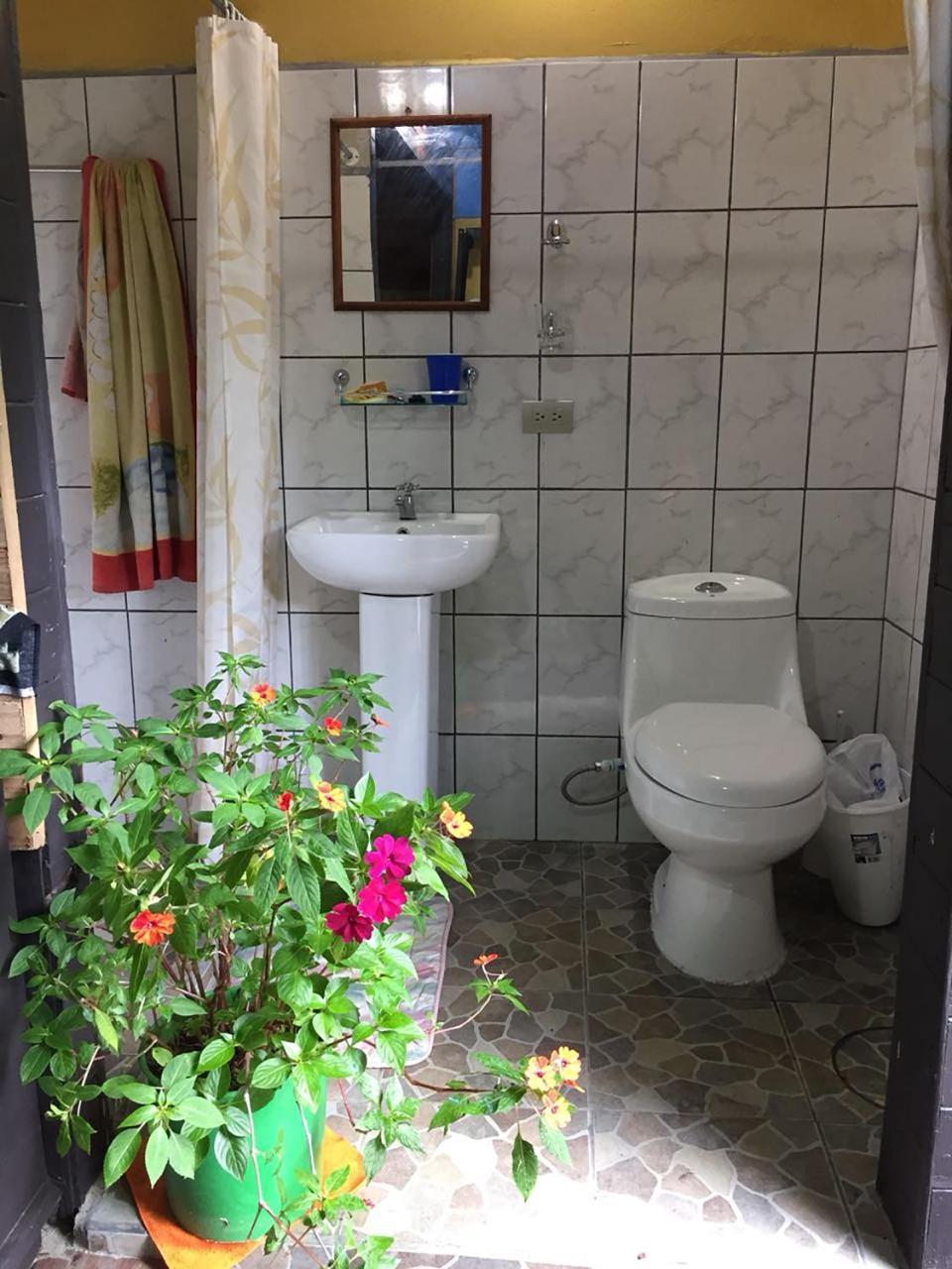 Wood House Hostel La Fortuna Buitenkant foto