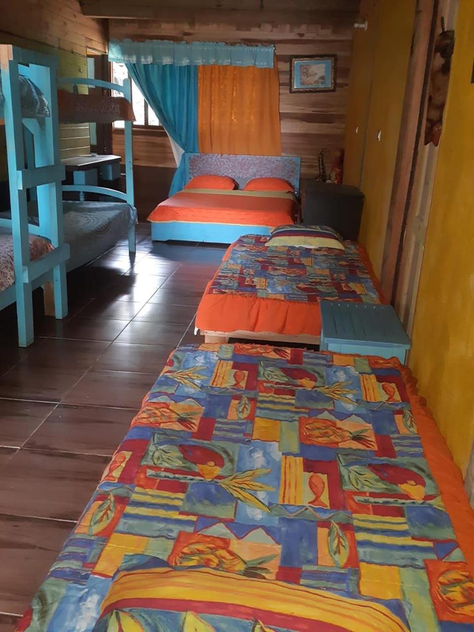 Wood House Hostel La Fortuna Buitenkant foto