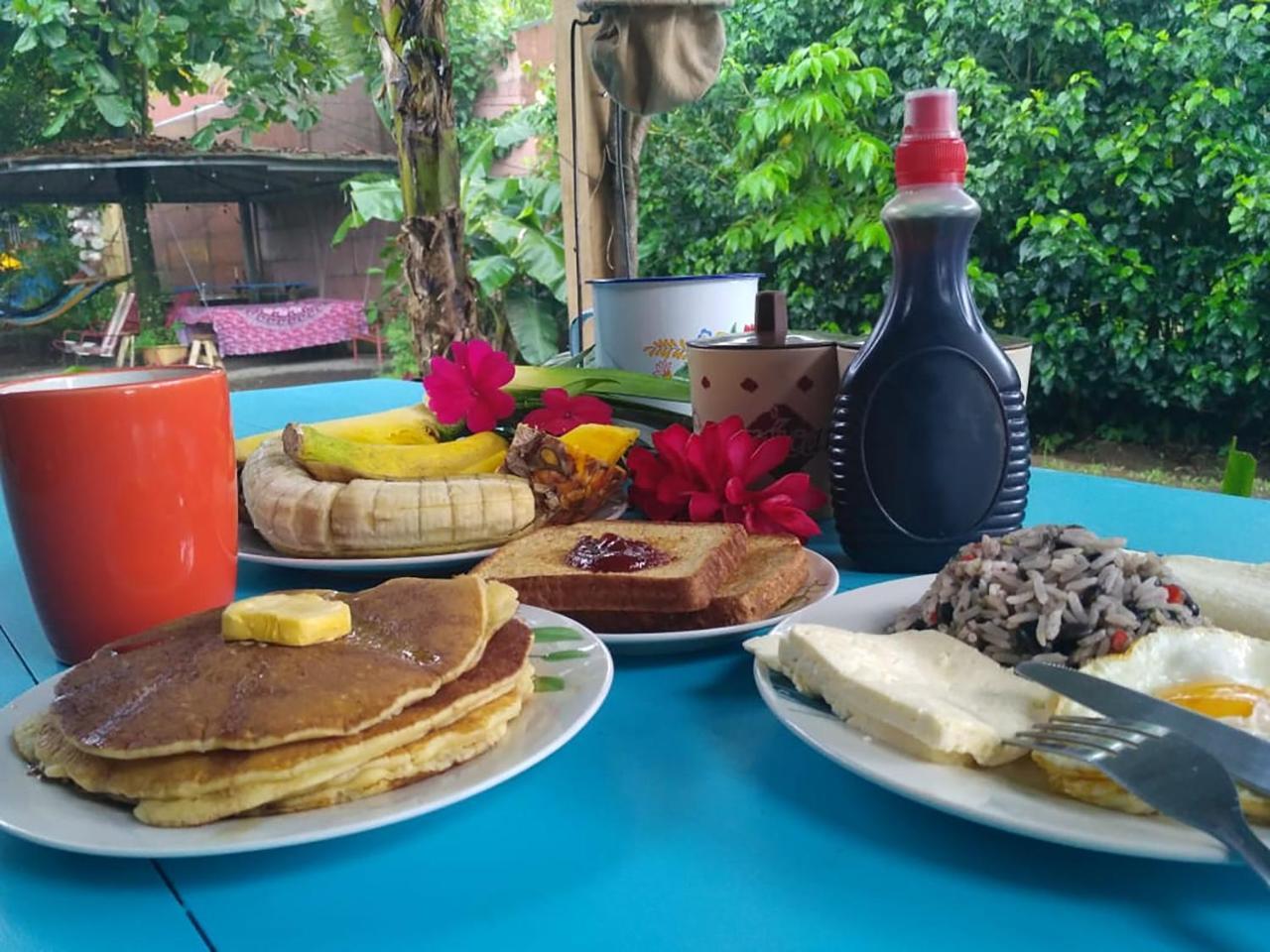 Wood House Hostel La Fortuna Buitenkant foto